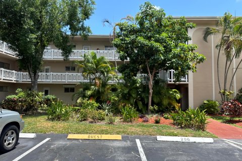 Condo in Lake Worth, Florida, 2 bedrooms  № 1174569 - photo 11