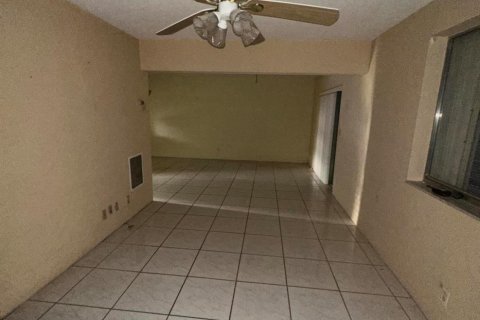 Condo in Lake Worth, Florida, 2 bedrooms  № 1174569 - photo 2