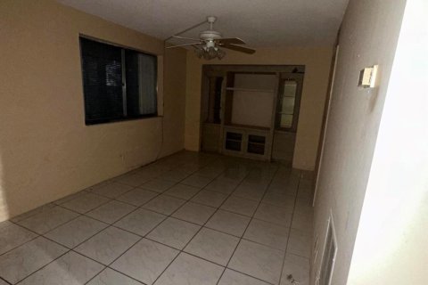 Condo in Lake Worth, Florida, 2 bedrooms  № 1174569 - photo 7