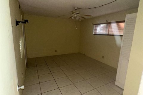 Condo in Lake Worth, Florida, 2 bedrooms  № 1174569 - photo 8