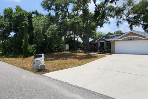 Villa ou maison à vendre à North Port, Floride: 3 chambres, 117.8 m2 № 1196823 - photo 2