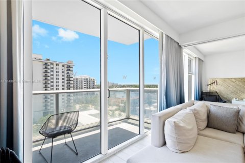 Condo in Fort Lauderdale, Florida, 2 bedrooms  № 1321734 - photo 11