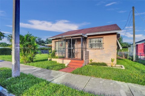 Villa ou maison à vendre à Miami, Floride: 2 chambres, 106 m2 № 1354570 - photo 8