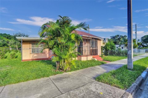 Villa ou maison à vendre à Miami, Floride: 2 chambres, 106 m2 № 1354570 - photo 6