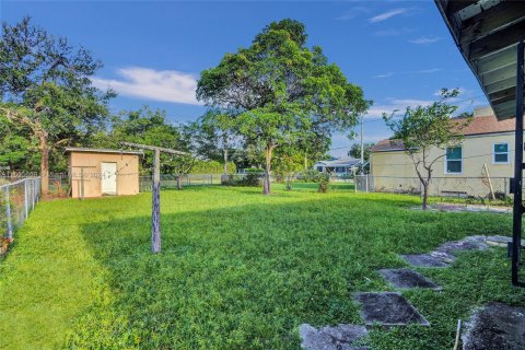 Villa ou maison à vendre à Miami, Floride: 2 chambres, 106 m2 № 1354570 - photo 5