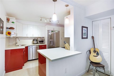 Condo in Miami Beach, Florida, 1 bedroom  № 1354532 - photo 2