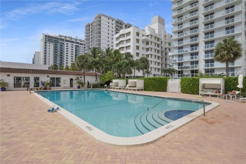 Condo in Miami Beach, Florida, 1 bedroom  № 1354532 - photo 18