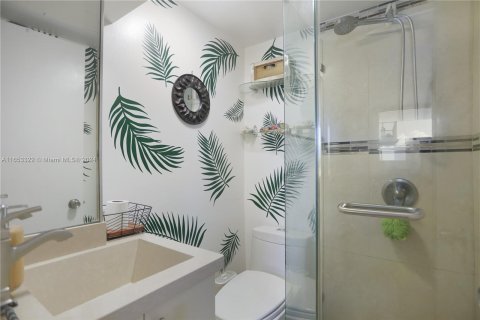 Condo in Miami Beach, Florida, 1 bedroom  № 1354532 - photo 9