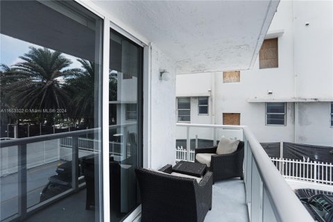 Condo in Miami Beach, Florida, 1 bedroom  № 1354532 - photo 15