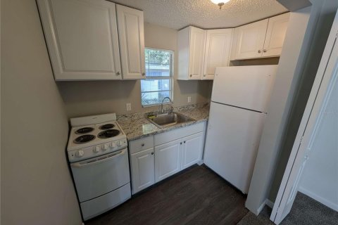 Immobilier commercial à vendre à Zephyrhills, Floride: 6 chambres, 254.92 m2 № 1392539 - photo 16