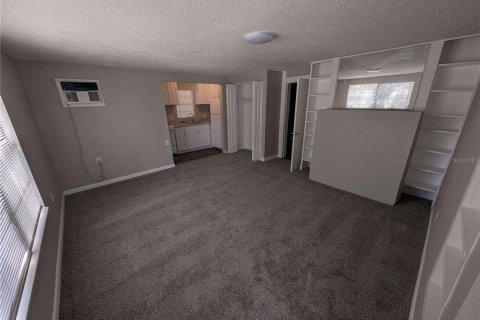 Immobilier commercial à vendre à Zephyrhills, Floride: 6 chambres, 254.92 m2 № 1392539 - photo 17