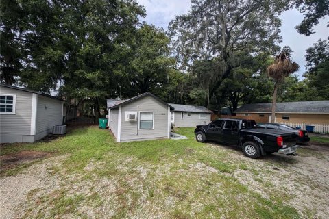 Commercial property in Zephyrhills, Florida 6 bedrooms, 254.92 sq.m. № 1392539 - photo 4