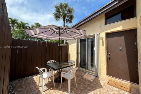 House in Hollywood, Florida 2 bedrooms, 89.19 sq.m. № 1171879 - photo 5