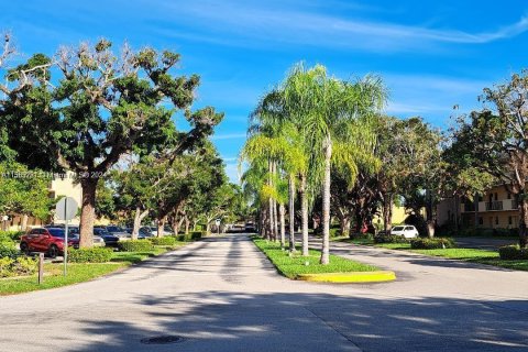 Villa ou maison à vendre à Hollywood, Floride: 2 chambres, 89.19 m2 № 1171879 - photo 22