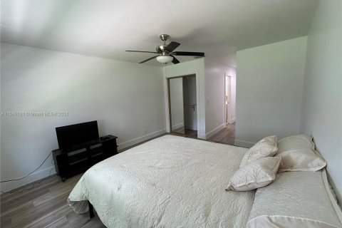 House in Hollywood, Florida 2 bedrooms, 89.19 sq.m. № 1171879 - photo 17