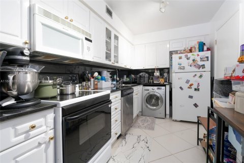 Condo in Miami Beach, Florida, 1 bedroom  № 1325934 - photo 10