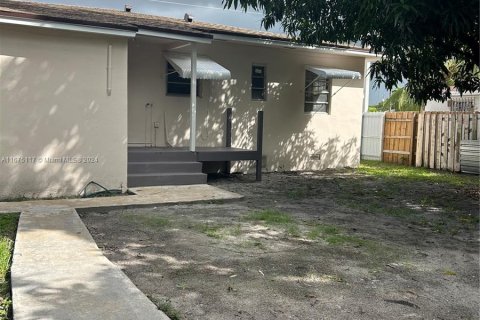 Casa en venta en Miami, Florida, 3 dormitorios, 82.13 m2 № 1398364 - foto 3