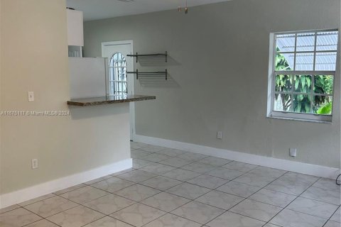 Casa en venta en Miami, Florida, 3 dormitorios, 82.13 m2 № 1398364 - foto 7