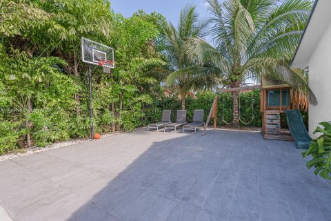 Casa en venta en Miami, Florida, 5 dormitorios, 187.38 m2 № 1325377 - foto 20