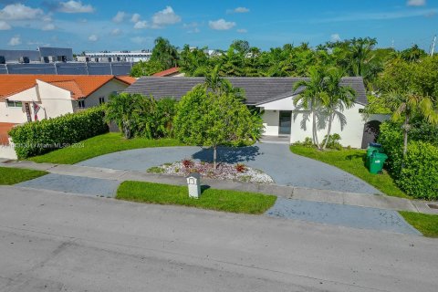 Villa ou maison à vendre à Miami, Floride: 5 chambres, 187.38 m2 № 1325377 - photo 2