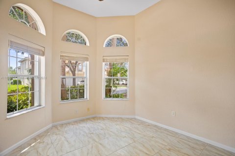 Villa ou maison à vendre à Pembroke Pines, Floride: 5 chambres, 268.95 m2 № 1325376 - photo 26