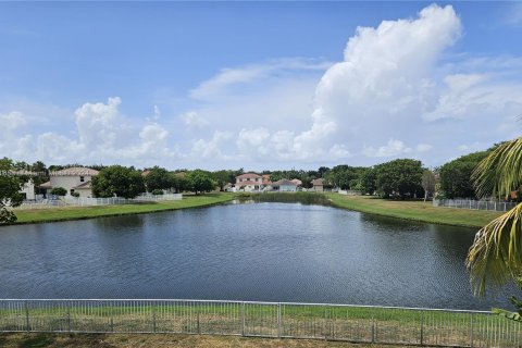 Villa ou maison à vendre à Pembroke Pines, Floride: 5 chambres, 268.95 m2 № 1325376 - photo 2