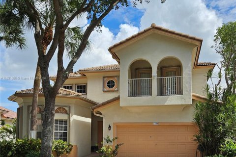 House in Pembroke Pines, Florida 5 bedrooms, 268.95 sq.m. № 1325376 - photo 1