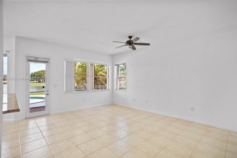 Villa ou maison à vendre à Pembroke Pines, Floride: 5 chambres, 268.95 m2 № 1325376 - photo 22