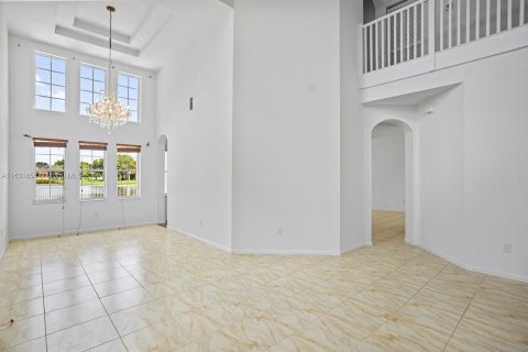 Villa ou maison à vendre à Pembroke Pines, Floride: 5 chambres, 268.95 m2 № 1325376 - photo 10