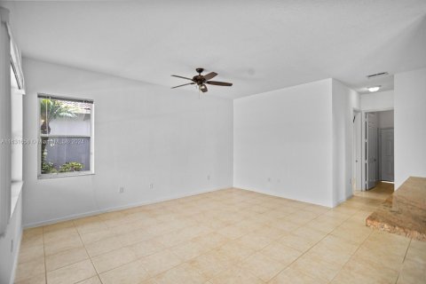 Villa ou maison à vendre à Pembroke Pines, Floride: 5 chambres, 268.95 m2 № 1325376 - photo 23