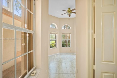 Villa ou maison à vendre à Pembroke Pines, Floride: 5 chambres, 268.95 m2 № 1325376 - photo 25