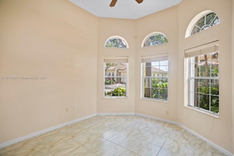 Villa ou maison à vendre à Pembroke Pines, Floride: 5 chambres, 268.95 m2 № 1325376 - photo 27