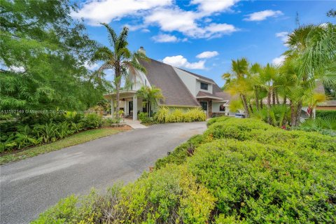 Villa ou maison à vendre à Davie, Floride: 4 chambres, 315.12 m2 № 1183953 - photo 2