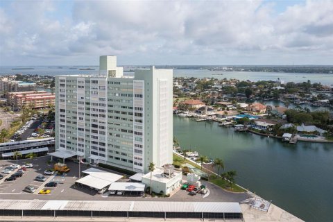 Copropriété à vendre à Clearwater, Floride: 2 chambres, 125.42 m2 № 1358047 - photo 1