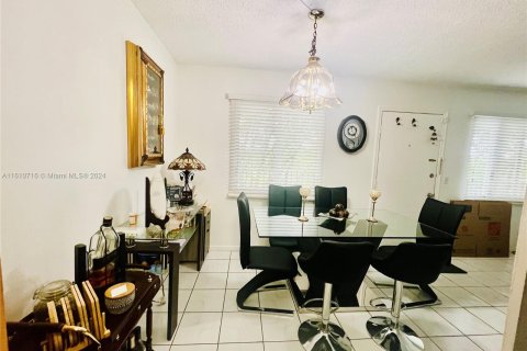 Condominio en venta en Pembroke Pines, Florida, 2 dormitorios, 88.54 m2 № 1233358 - foto 7