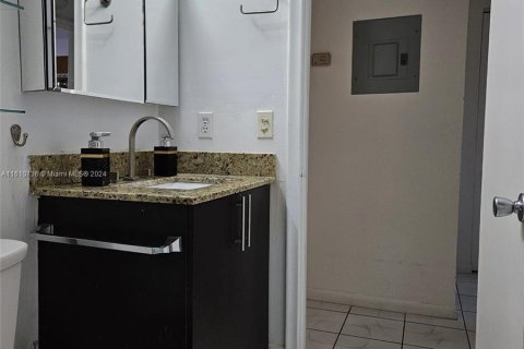 Condominio en venta en Pembroke Pines, Florida, 2 dormitorios, 88.54 m2 № 1233358 - foto 13