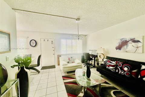Condominio en venta en Pembroke Pines, Florida, 2 dormitorios, 88.54 m2 № 1233358 - foto 5