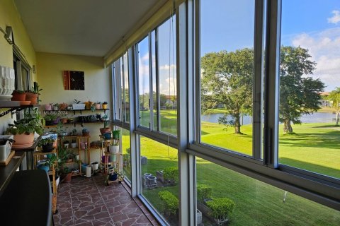 Condominio en venta en Pembroke Pines, Florida, 2 dormitorios, 88.54 m2 № 1233358 - foto 2