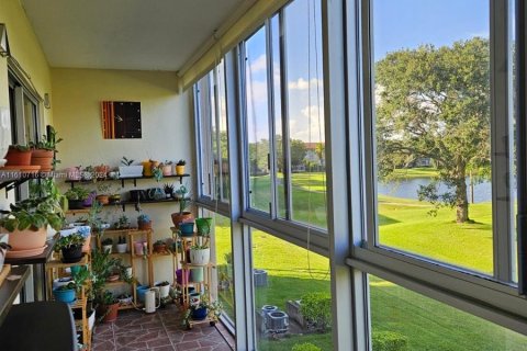 Condominio en venta en Pembroke Pines, Florida, 2 dormitorios, 88.54 m2 № 1233358 - foto 3