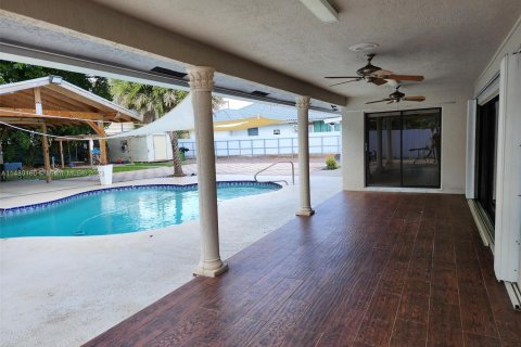 Villa ou maison à vendre à Palm Springs, Floride: 3 chambres, 204.85 m2 № 815044 - photo 21