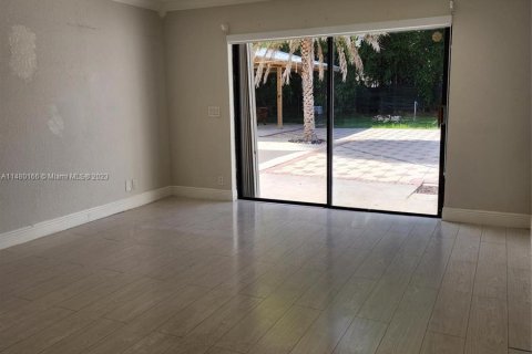House in Palm Springs, Florida 3 bedrooms, 204.85 sq.m. № 815044 - photo 29