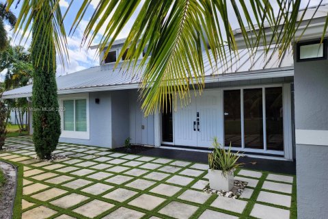 Villa ou maison à vendre à Palm Springs, Floride: 3 chambres, 204.85 m2 № 815044 - photo 1