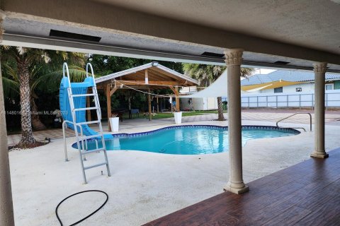 Villa ou maison à vendre à Palm Springs, Floride: 3 chambres, 204.85 m2 № 815044 - photo 20