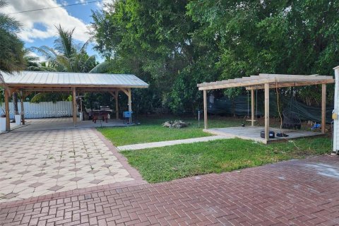 House in Palm Springs, Florida 3 bedrooms, 204.85 sq.m. № 815044 - photo 24