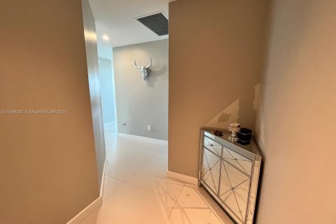 Copropriété à louer à Miami, Floride: 2 chambres, 107.02 m2 № 1206881 - photo 17