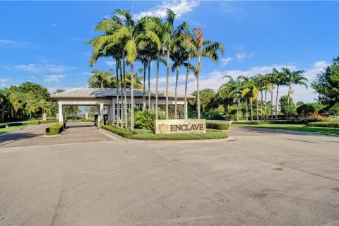 Villa ou maison à vendre à Fort Lauderdale, Floride: 6 chambres, 567.35 m2 № 195760 - photo 1