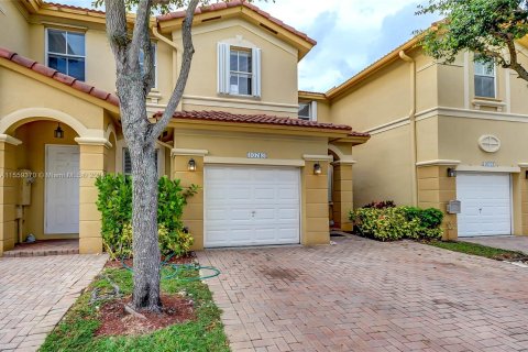 Casa en venta en Doral, Florida, 3 dormitorios, 156.35 m2 № 1098369 - foto 1