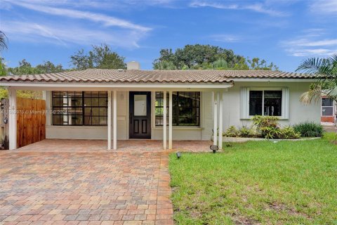 Villa ou maison à vendre à Fort Lauderdale, Floride: 2 chambres, 115.76 m2 № 1098370 - photo 1