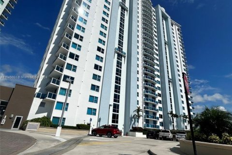 Condominio en venta en Sunrise, Florida, 3 dormitorios, 145.86 m2 № 1328030 - foto 10