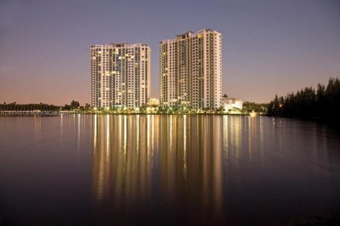 Condominio en venta en Sunrise, Florida, 3 dormitorios, 145.86 m2 № 1328030 - foto 1